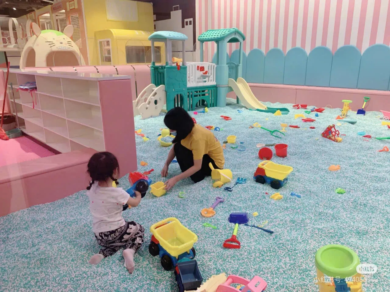 Lợi ích của việc chơi đồ chơi xúc cát Lợi ích của việc chơi đồ chơi xúc cát